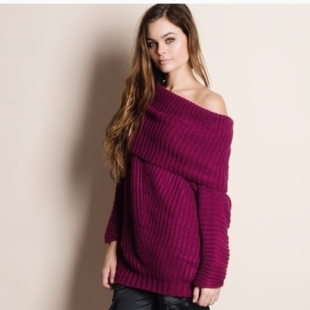 NWT MAGENTA OFF THE SHOULDER OVERSIZED‎ SWEATER